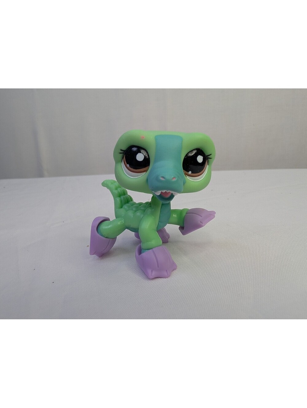 Littlest Pet Shop Green Alligator with Purple Feet Accessories